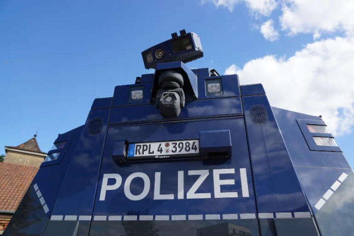 Wasserwerfer der rheinland-pfälzischen Polizei (Foto: Holger Knecht)