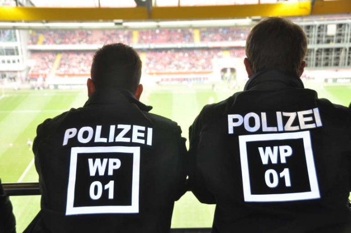 Einsatzkräfte der Polizei Kaiserslautern (Foto: Polizei)