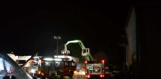 Ein LKW brannte in MZ-Weisenau (Foto: Feuerwehr Mainz)