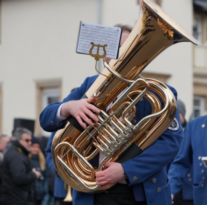 Symbolbild Musikverein Blasorchester Tuba (Foto: Holger Knecht)
