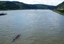 Ein Ruderboot bei "All You Can Row 2016" auf dem Rhein (Foto: Steffen Voigt)