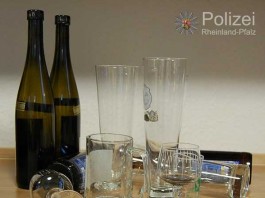 Wer Alkohol trinkt sollte die Finger vom Steuer lassen - rät die Polizei