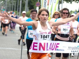 Larissa Löb ist im Ziel und 2.092 Frauen folgen (Foto: n plus sport GmbH)