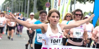 Larissa Löb ist im Ziel und 2.092 Frauen folgen (Foto: n plus sport GmbH)