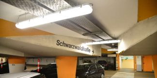 Mit der neuen LED-Beleuchtungstechnik wie hier im Parkhaus Kongresszentrum spart die Stadt Karlsruhe Kosten und bis zu 90 Prozent Energie und leistet damit einen bedeutenden Beitrag zum Klimaschutz. (Foto: Stadt Karlsruhe)