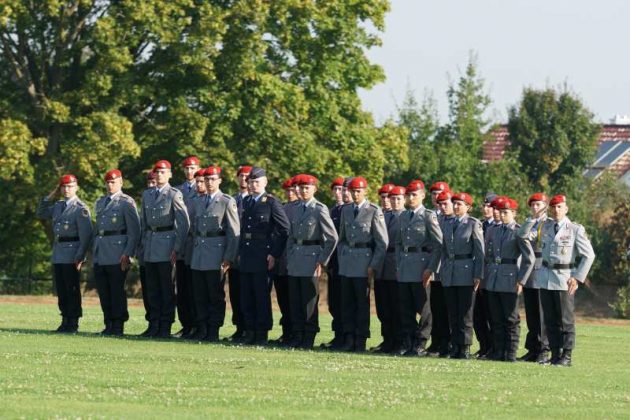 Soldaten in Aufstellung (Foto: Holger Knecht)