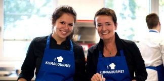 Rosemarie Heilig kocht an der Bergiusschule zum Auftakt der Klimagourmet-Woche (Foto: Salome Roessler)