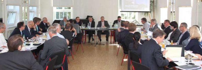 Die jüngste Kreisversammlung des Gemeindetags fand im Jägerhaus in Forst statt. (Foto: Landratsamt Karlsruhe)