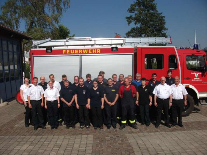 20 Feuerwehrangehörige aus dem Neckar-Odenwald- und Rhein-Neckar-Kreis besuchten den Lehrgang „Ausbilden für Führungskräfte“, der von der Landesfeuerwehrschule Baden-Württemberg durchgeführt wurde. (Foto: Landratsamt NOK)
