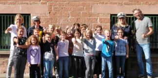 Daumen hoch für die Grundschule Otterberg! Das Projekt "Zu Fuß zur Schule" hat prima geklappt!