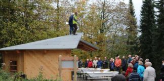 Ein Unterstand und ein kleines Naturkundemuseum unter einem Dach: Der neue Waldpavillon