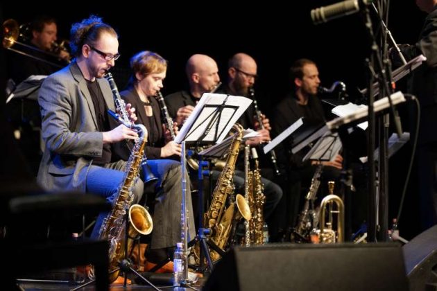 Der Saxophonsatz von Kicks'n Sticks (Foto: Holger Knecht)