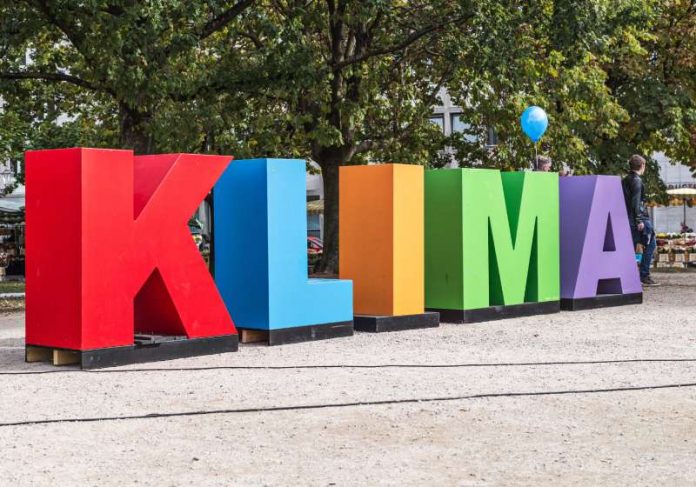 Bunte Klimabuchstaben weisen den Weg zu den Aktionen der Karlsruher Klimakampagne. (Foto: PR)
