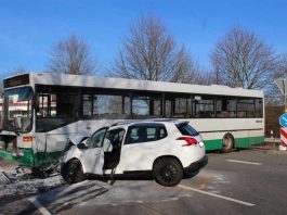 Verkehrsunfall mit Linienbus
