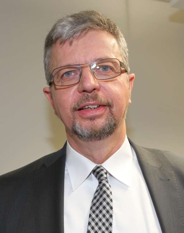 Der neugewählte Präsident der Hochschule Kaiserslautern, Prof. Dr. Hans-Joachim Schmidt, unmittelbar nach der Wahl