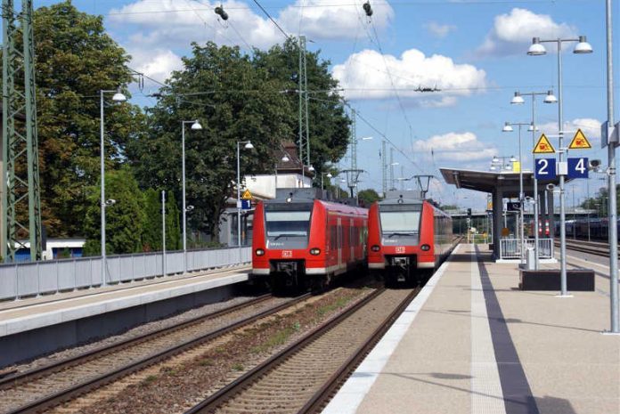Bahnhof Einsiedlerhof mit einem S-Bahn-Triebwagen der Linie 1