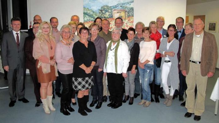 18 Mitarbeiterinnen und Mitarbeiter wurden am Standort Buchen der Neckar-Odenwald-Kliniken für ihren langjährigen Dienst geehrt oder aus diesem verabschiedet. (Foto: Neckar-Odenwald-Kliniken)