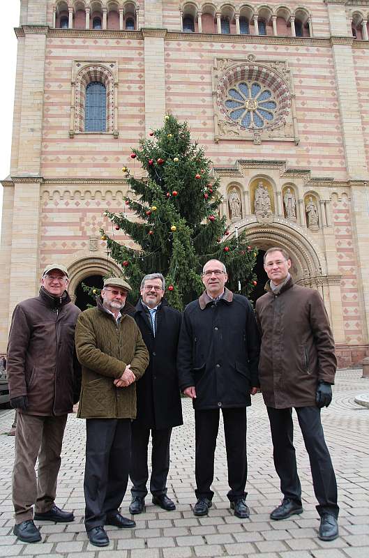 v.l.: Dominique Bayen, Gernot Eberhard, Oberbürgermeister Hansjörg Eger, Jürgen Siewerth, Bernard Prost (Foto: Stadt Speyer)