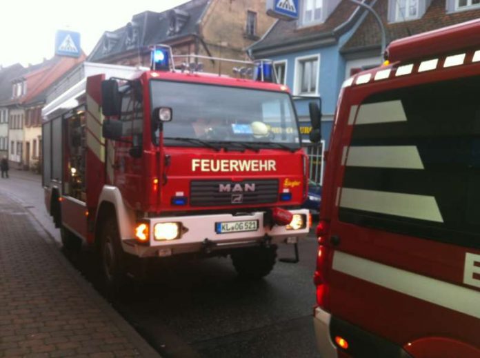 Rüstwagen (RW) der Feuerwehr Otterberg während der Notfalltüröffnung am 24. Dezember 2016 in Otterberg. (Foto: Feuerwehr)