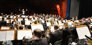 Die Bläserphilharmonie Deutsche Weinstraße (Leitung: Thomas Kuhn) beim Konzert am 21.01.2017 (Foto: Holger Knecht)
