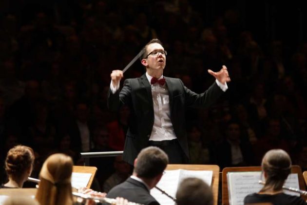 Dirigent Thomas Kuhn (Foto: Holger Knecht)