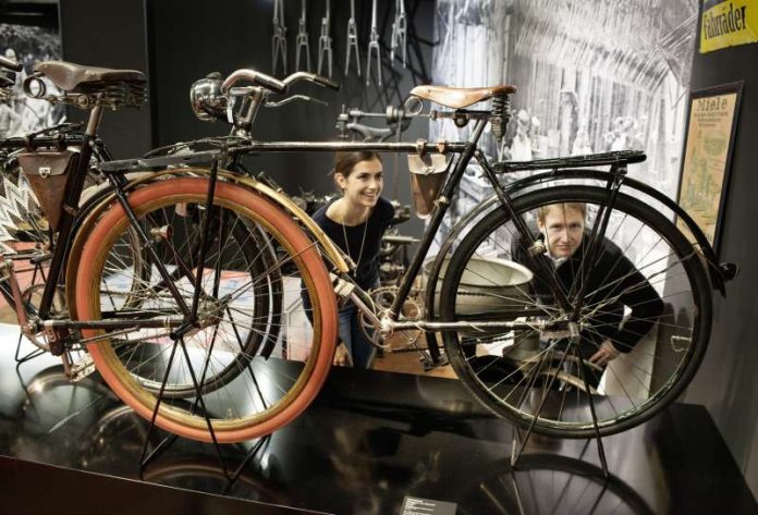 Sonderausstellung „2 Räder – 200 Jahre. Freiherr von Drais und die Geschichte des Fahrrades“ (Foto: TECHNOSEUM)
