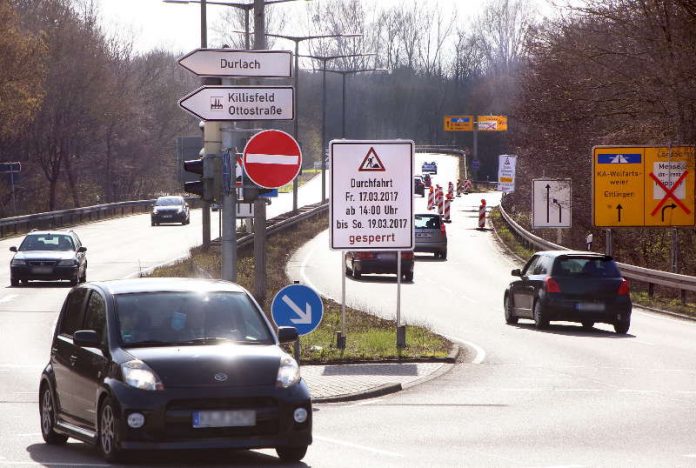 Zufahrt gesperrt: Am Wochenende können Autofahrer von Wolfartsweierer Straße und Ottostraße aus nicht auf die Südtangente. Von der Innenstadt aus wird der Verkehr zur Autobahn A5 zur Anschlussstelle Karlsruhe-Durlach umgeleitet. (Foto: Stadt Karlsruhe)