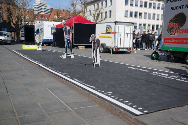 14 Meter (zurückgelegte Strecke in 1 Sekunde bei 50 km/h) bildlich dargestellt (Foto: Holger Knecht)
