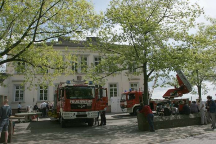 Feuerwehrfahrzeuge vor dem Gerätehaus Haardt (Foto: Feuerwehr Neustadt)