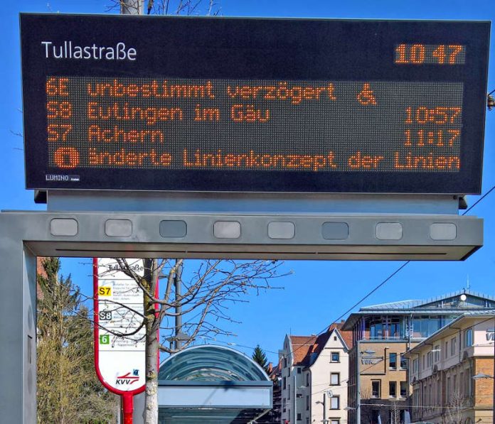 Verlässlichere Informationen für die Fahrgäste bieten die neue Staumelde-Funktion bei den Halte-stellen-Anzeigern der Verkehrsbetriebe Karlsruhe (Foto: VBK)