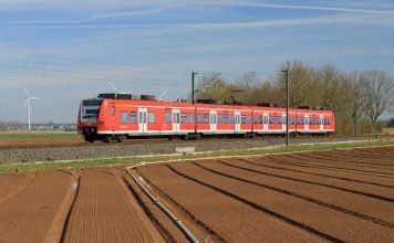 Ein Triebwagen der Baureihe ET 425 der S-Bahn Rhein-Neckar GmbH (Foto: Deutsche Bahn AG / Uwe Miethe)