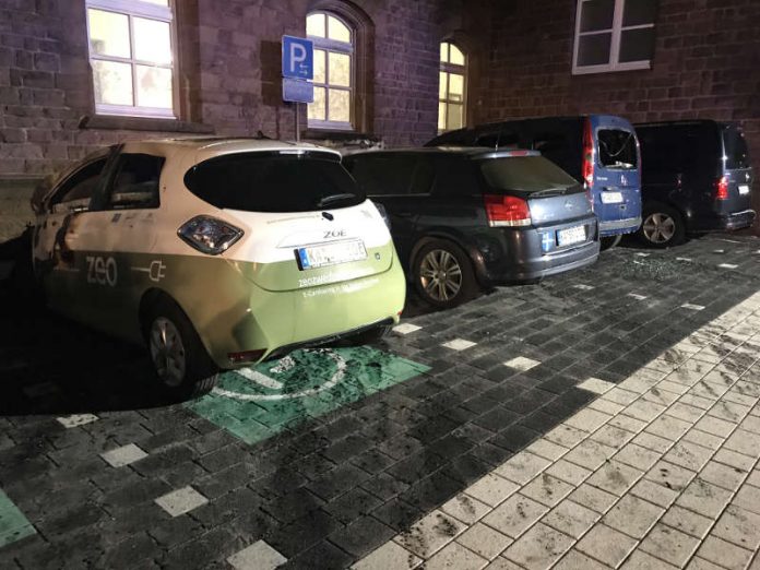 Zerstörte Fahrzeuge auf dem Campus (Foto: Stadt Bruchsal)