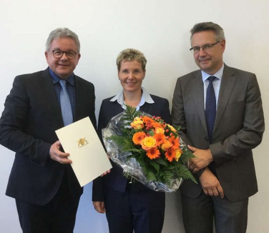 Minister Wolf, Dr. Monika Stade und OLG-Präsident Riedel. (Foto: Ministerium der Justiz und für Europa)