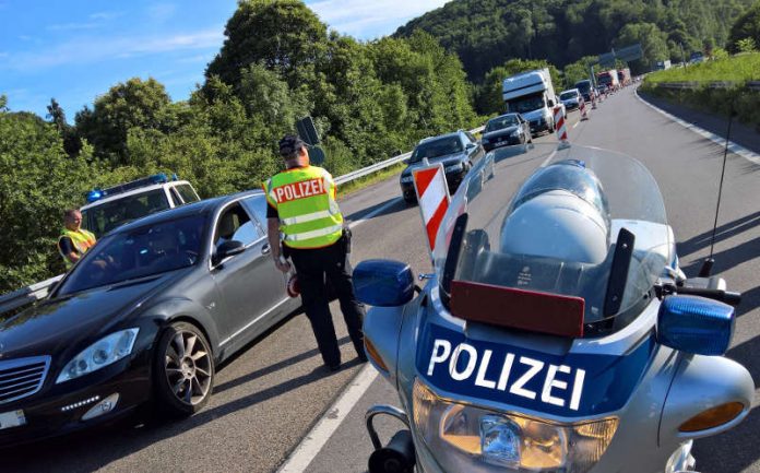 Symbolbild, Polizei, Autobahn, Stau, Kontrolle © Bundespolizei