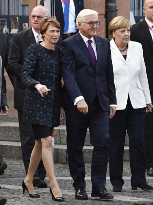 Bundespräsident Frank Walter Steinmeier nebst Gattin Elke Büdenbener, Bundeskanzlerin Angela Merkel und Bundestagspräsident Norbert Lammert (Foto: Helmut Dell)