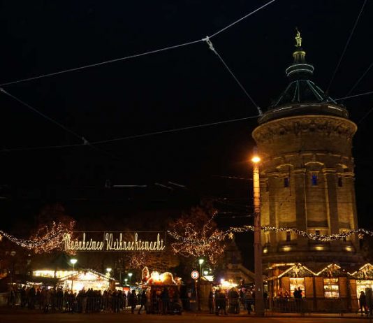 Der Weihnachtsmarkt am Wasserturm gehört zu den ältesten und größten in Deutschland (Foto: Stadt Mannheim)