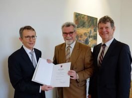 Das Bild zeigt von links nach rechts Herrn Dr. Werner Follmann, Justizminister Herbert Mertin und Herrn Ernst Merz (Foto: Ministerium der Justiz)