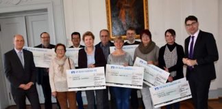 Feierstunde im Rathaus: Sieben soziale Einrichtungen aus der Region durften sich über eine Spende des Lions Clubs Landau in Höhe von je 1.000 Euro freuen. (Foto: Stadt Landau in der Pfalz)