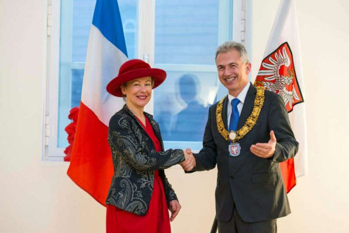 OB Peter Feldmann empfängt Frankreichs Generalkonsulin Pascale Trimbach (Foto: Stadt Frankfurt / Heike Lyding)