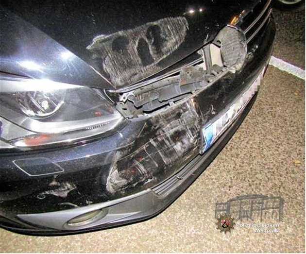 Der VW Touran der Unfallverursacherin wurde im Frontbereich beschädigt