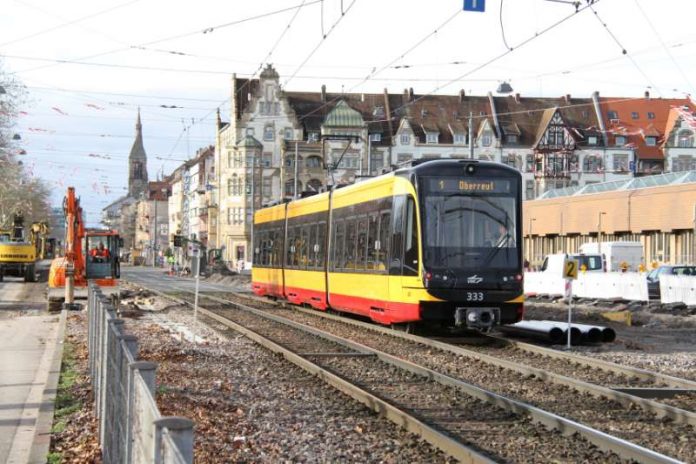 Baustelle statt Bahnverkehr: Aufgrund einer Gleiserneuerung verkehren in den Fastnachts- ferien keine Tram- und Stadtbahnen zwischen der Tullastraße und Durlach Bahnhof (Foto: VBK)