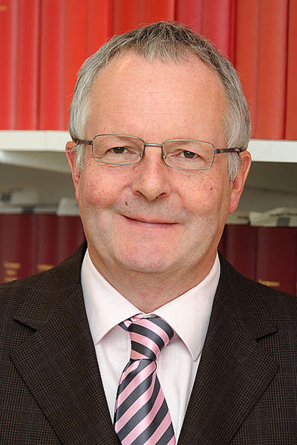 Prof. Dr. med. Martin Borggrefe (62), Direktor der I. Medizinischen Klinik der UMM, erhält den Wissenschaftspreis der Gertrud-Spitz-Stiftung. (Foto: UMM)