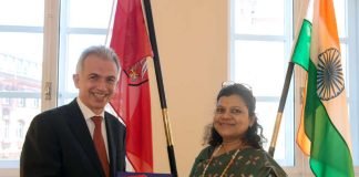 OB Peter Feldmann empfängt die indische Generalkonsulin Pratibha Parkar (Foto: Stadt Frankfurt / Bernd Kammerer)