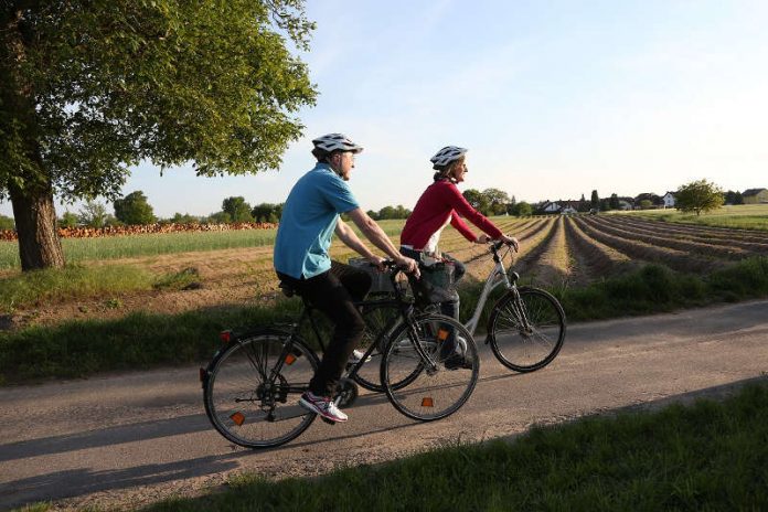 Spargelfelder und Rheinebene begeistern immer mehr Radtouristen (Foto: Staronwerk.de)