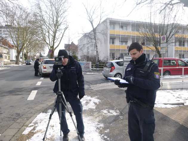 Trotz Schnee und Kälte - Beamte kontrollieren zur Sicherheit der Bürger