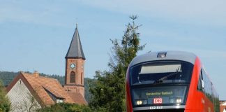 Auch in der Saison 2018 fährt der beliebte Bundenthaler ins Dahner Felsenland. Zum Einsatz kommt ein klimatisierter Triebwagen der DB Regio AG (Foto: Fritz Engbarth)