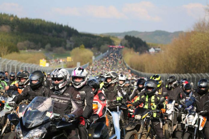 Viele tausend Biker kommen jedes Jahr zum Motorrad-Gottesdienst 
