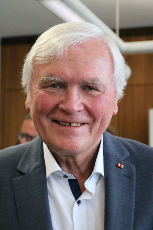 Gottfried Schneider bei der Feierstunde im Landratsamt, die anlässlich seines 75. Geburtstages stattfand. (Foto: Kreis Bergstraße)