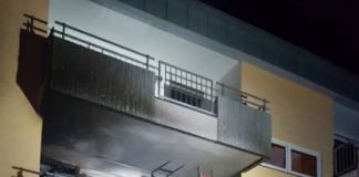 Brandbekämpfung über den Balkon (Foto: Feuerwehr Speyer)