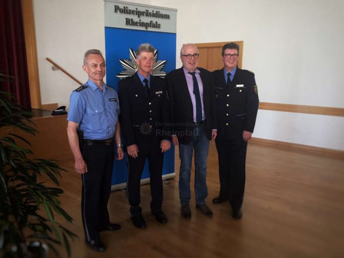 v.l.: Thomas Sommerrock, Harald Reichel, Volker Minge, Polizeipräsident Thomas Ebling (Foto: Polizei RLP)